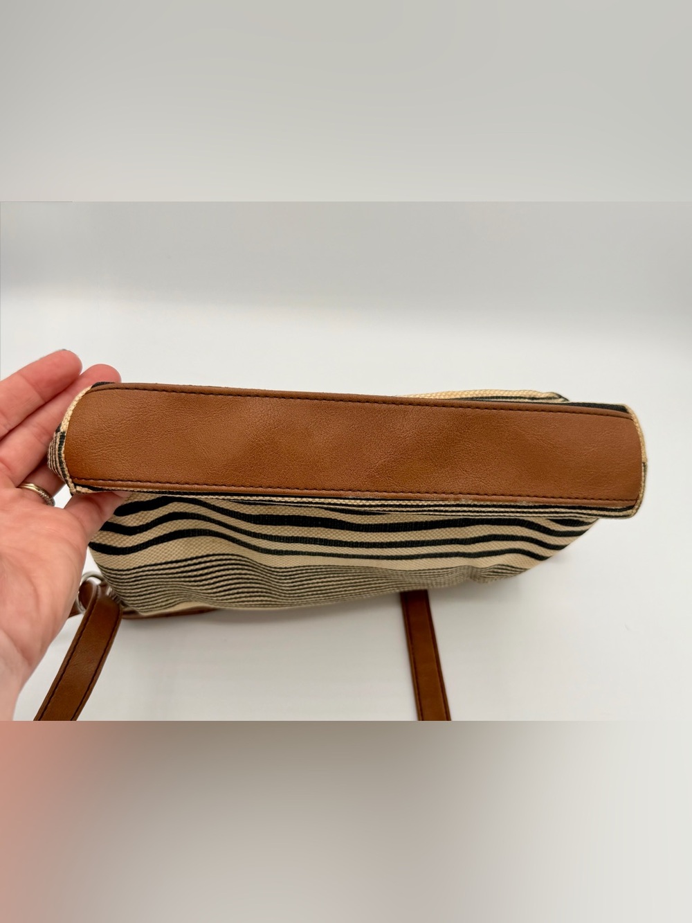 Relic Striped Canvas Crossbody Bag Tan Faux Leather Trim Multi Pocket Boho Purse - Picture 14 of 16